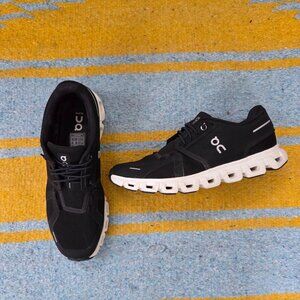 On Cloud 6 Women's Running Training Shoe Black & White SIZE 10.5